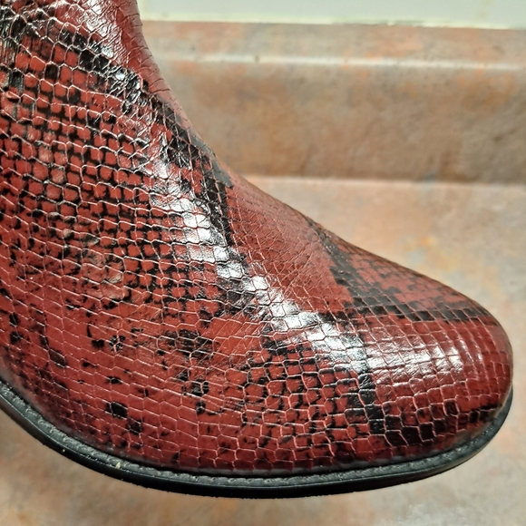 Vionic Leather Ankle Boots Clara Boa Women’s 9.5 Wine Booties Red Snakeskin - Picture 11 of 12